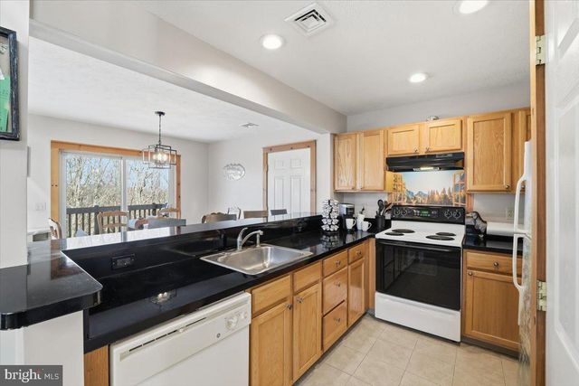 208 SYCAMORE CT, Tannersville, PA 18372