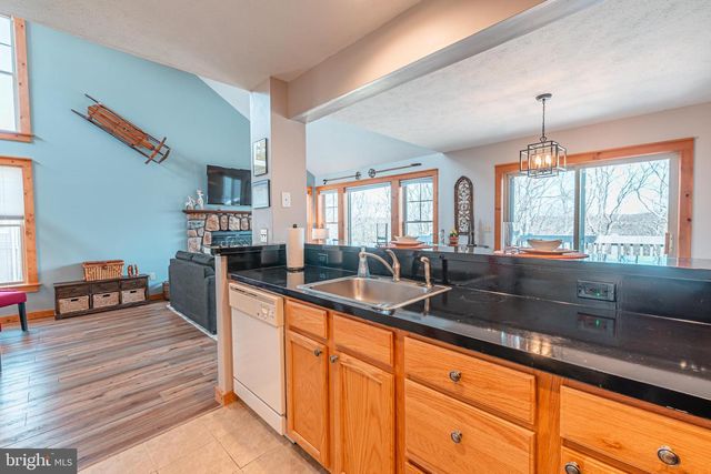 208 SYCAMORE CT, Tannersville, PA 18372