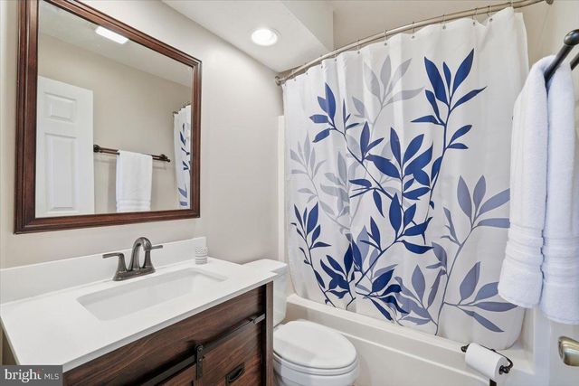 208 SYCAMORE CT, Tannersville, PA 18372