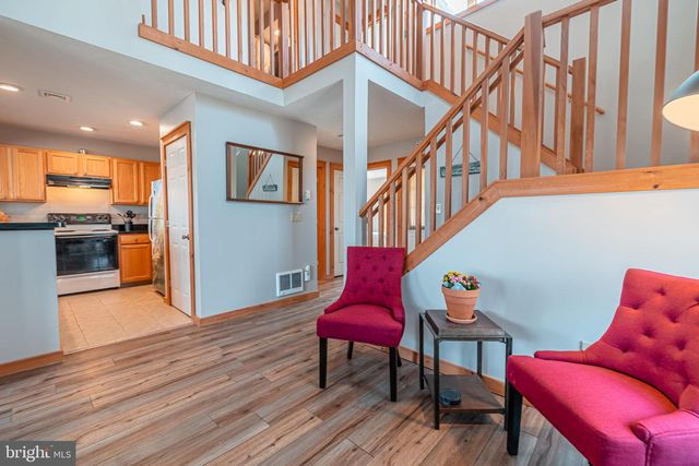 208 SYCAMORE CT, Tannersville, PA 18372