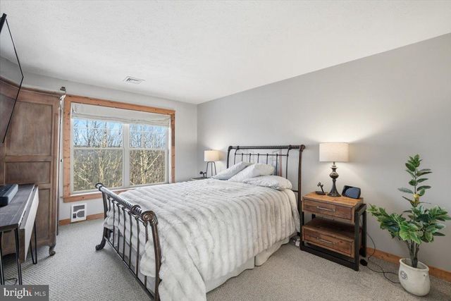 208 SYCAMORE CT, Tannersville, PA 18372