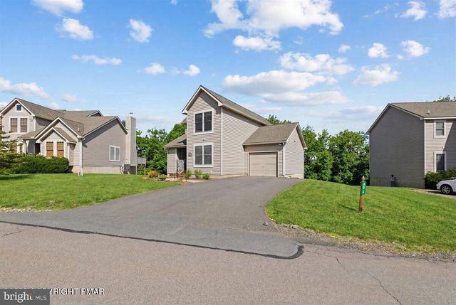 208 SYCAMORE CT, Tannersville, PA 18372