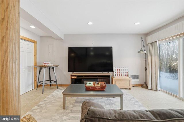 208 SYCAMORE CT, Tannersville, PA 18372