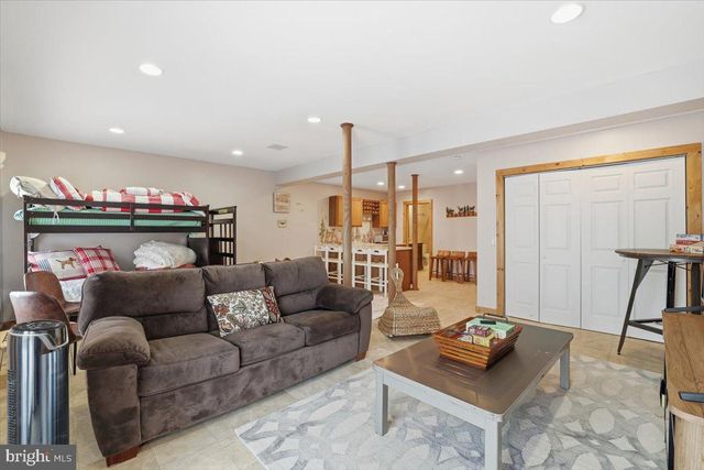 208 SYCAMORE CT, Tannersville, PA 18372