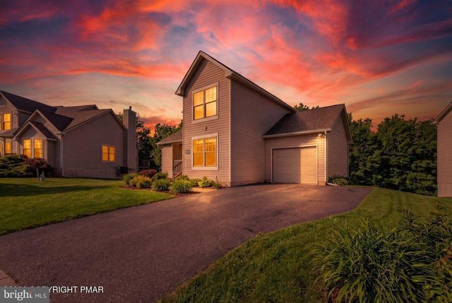 208 SYCAMORE CT, Tannersville, PA 18372