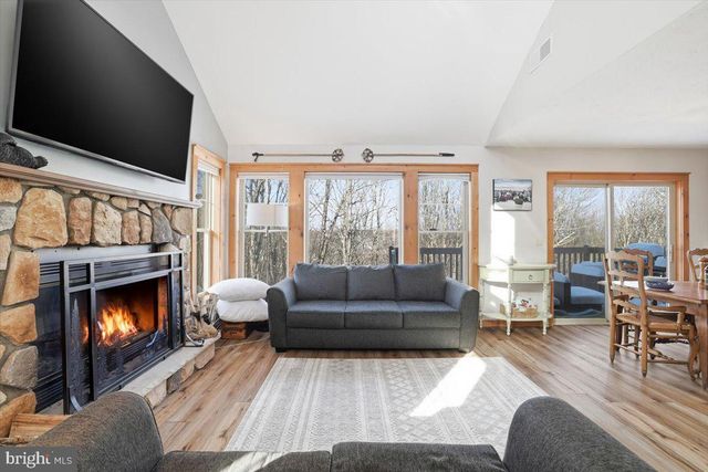 208 SYCAMORE CT, Tannersville, PA 18372