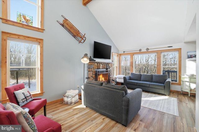 208 SYCAMORE CT, Tannersville, PA 18372