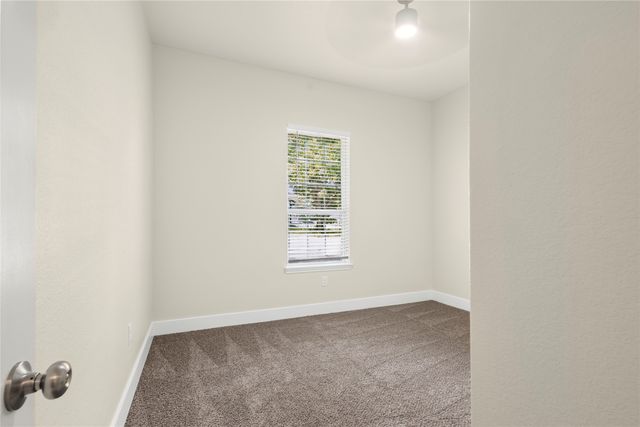 613 S 5th Street, Bonham, TX 75418