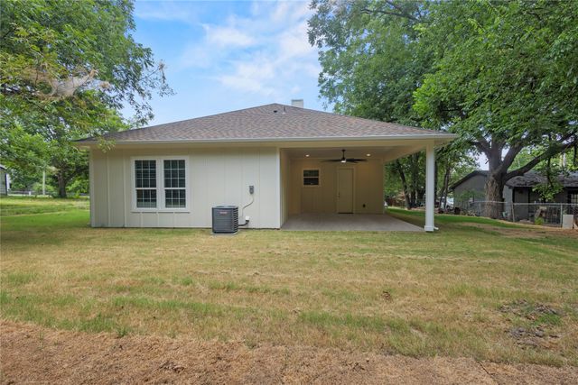 613 S 5th Street, Bonham, TX 75418