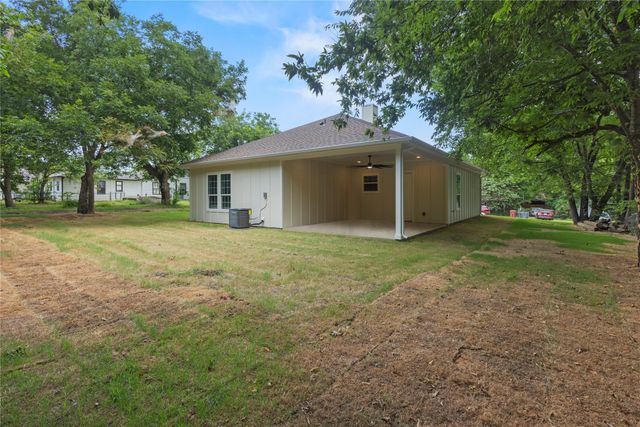 613 S 5th Street, Bonham, TX 75418