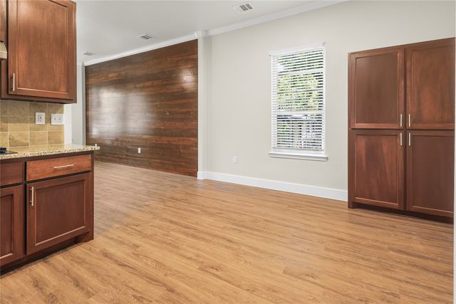 613 S 5th Street, Bonham, TX 75418