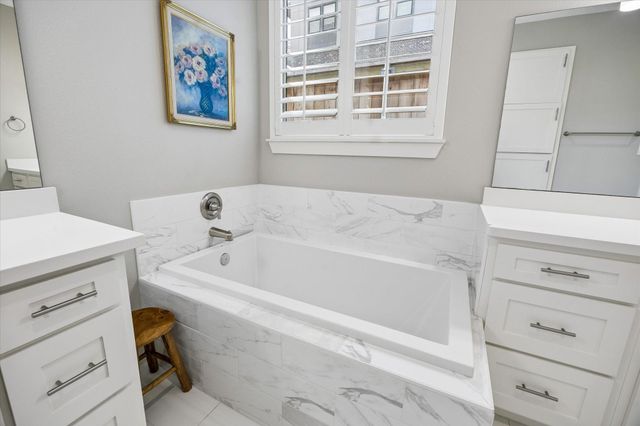 940 W 21st Street, Houston, TX 77008