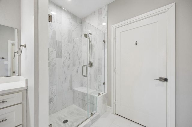 940 W 21st Street, Houston, TX 77008