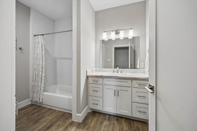 940 W 21st Street, Houston, TX 77008