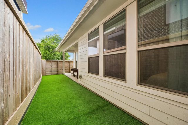 940 W 21st Street, Houston, TX 77008