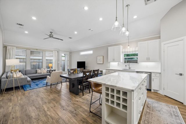 940 W 21st Street, Houston, TX 77008