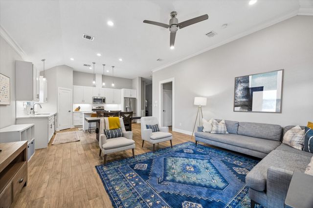 940 W 21st Street, Houston, TX 77008