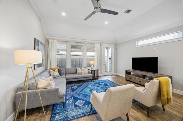 940 W 21st Street, Houston, TX 77008