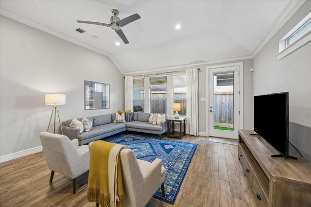 940 W 21st Street, Houston, TX 77008