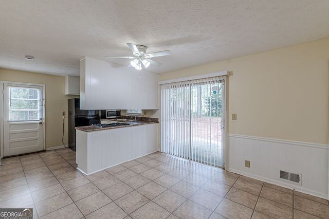 828 Sheppard Way, Stone Mountain, GA 30083