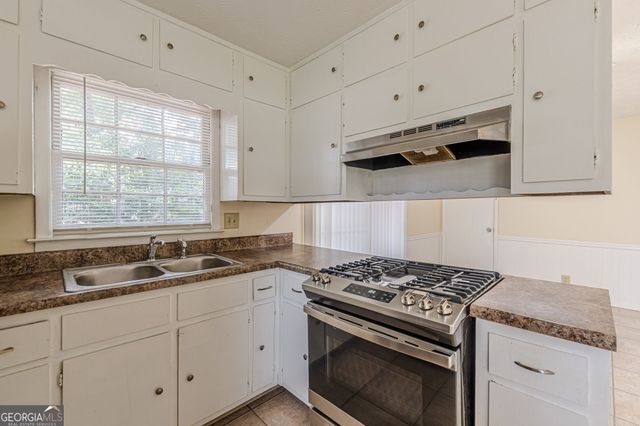 828 Sheppard Way, Stone Mountain, GA 30083