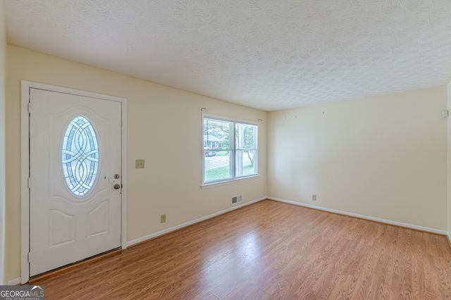 828 Sheppard Way, Stone Mountain, GA 30083