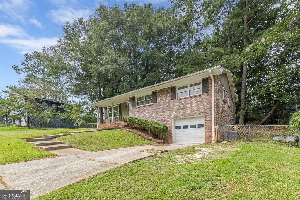 828 Sheppard Way, Stone Mountain, GA 30083