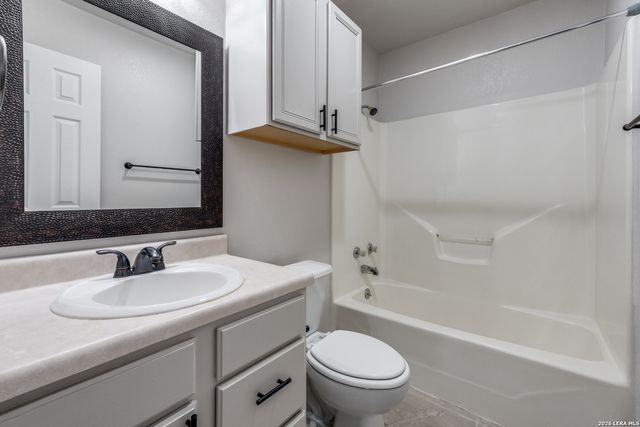 2242 Eastman, New Braunfels, TX 78130
