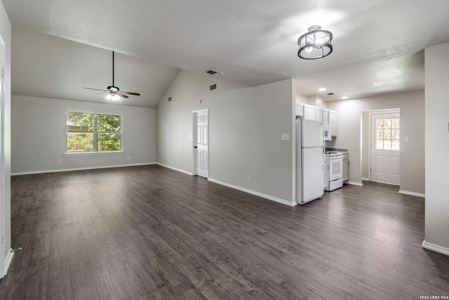 2242 Eastman, New Braunfels, TX 78130