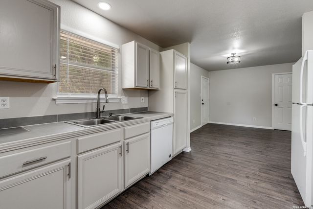 2242 Eastman, New Braunfels, TX 78130