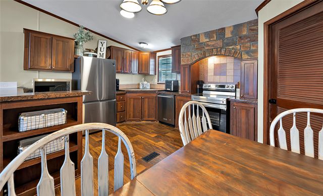 727 Hcr 2452 N, Hillsboro, TX 76645