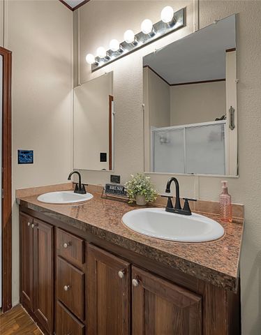 727 Hcr 2452 N, Hillsboro, TX 76645