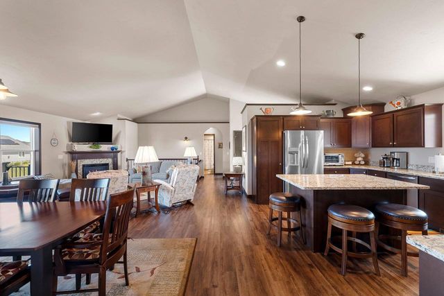 5560 N PROVIDENCE AVENUE, Appleton, WI 54913