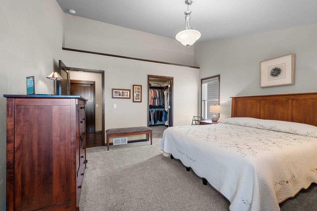 5560 N PROVIDENCE AVENUE, Appleton, WI 54913