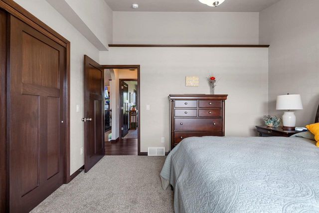 5560 N PROVIDENCE AVENUE, Appleton, WI 54913