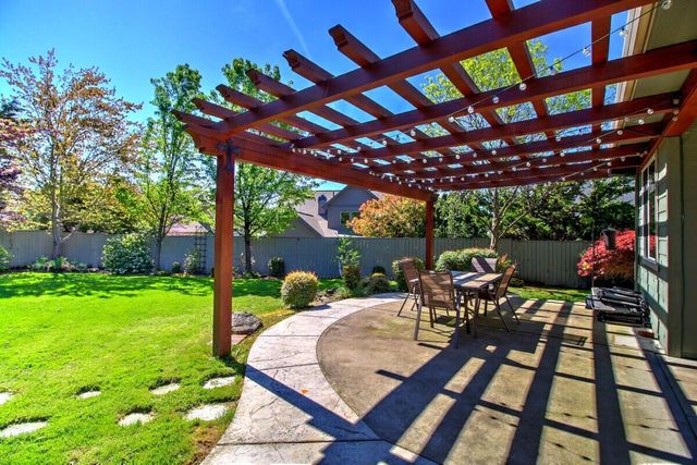 417 Stanford Avenue, Medford, OR 97504