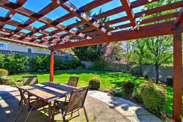 417 Stanford Avenue, Medford, OR 97504