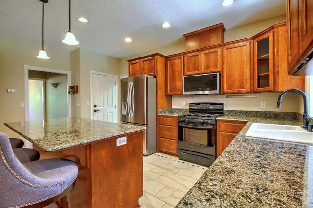 417 Stanford Avenue, Medford, OR 97504