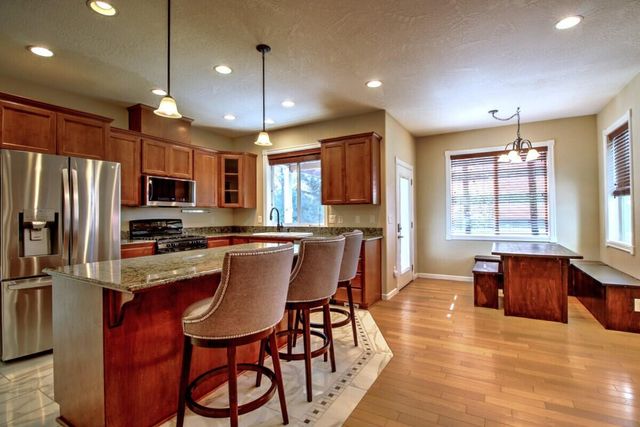 417 Stanford Avenue, Medford, OR 97504