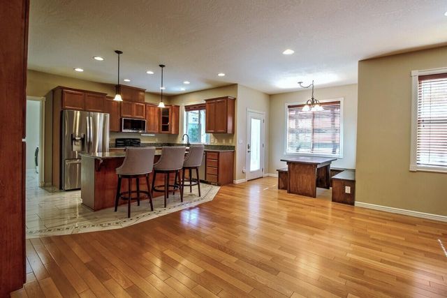 417 Stanford Avenue, Medford, OR 97504