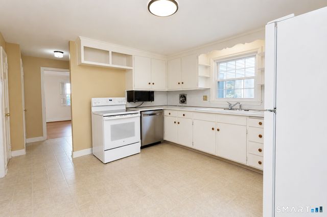 24 Sandhurst Drive, West Hartford, CT 06107