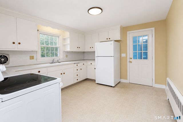 24 Sandhurst Drive, West Hartford, CT 06107