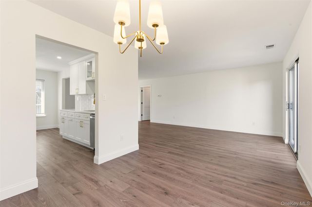 909 Fenway Road, Saint James, NY 11780