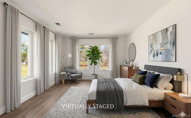 909 Fenway Road, Saint James, NY 11780