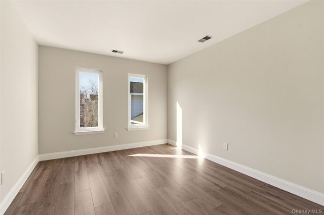 909 Fenway Road, Saint James, NY 11780