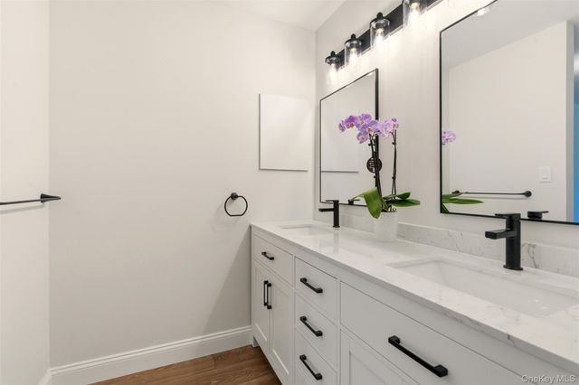 909 Fenway Road, Saint James, NY 11780