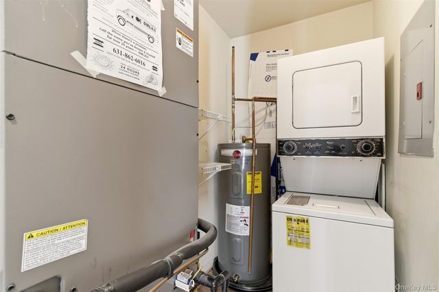 909 Fenway Road, Saint James, NY 11780