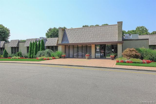 909 Fenway Road, Saint James, NY 11780