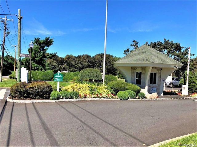 909 Fenway Road, Saint James, NY 11780