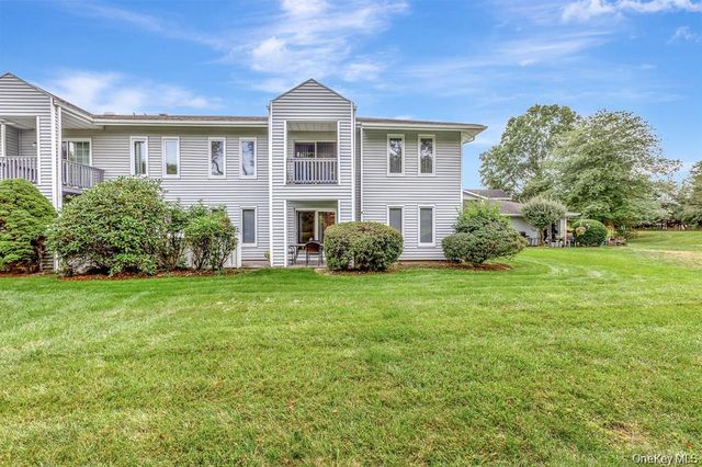 909 Fenway Road, Saint James, NY 11780